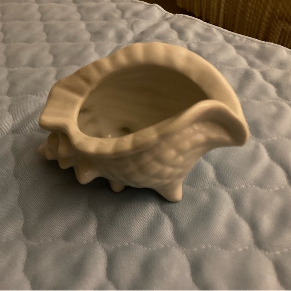 White Ceramic Seashell Planter, Trinket Holder. βVintageβ Preowned EUC - Picture 2 of 10